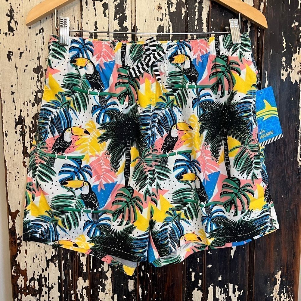 NWT Dolfin Uglies Board Shorts. Toucan tropical paradise. Size M.